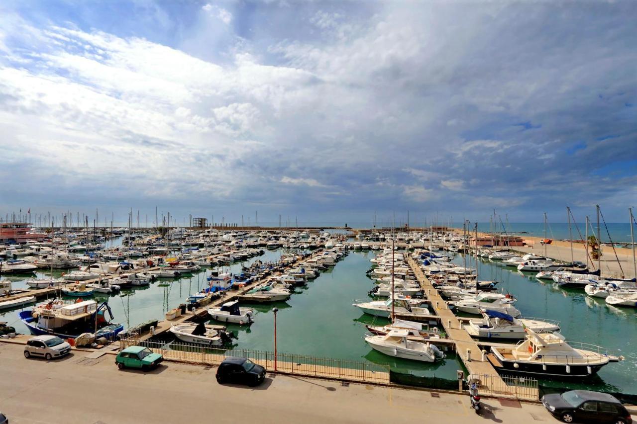 Il Borgo Luxury Suites Nettuno Exterior foto